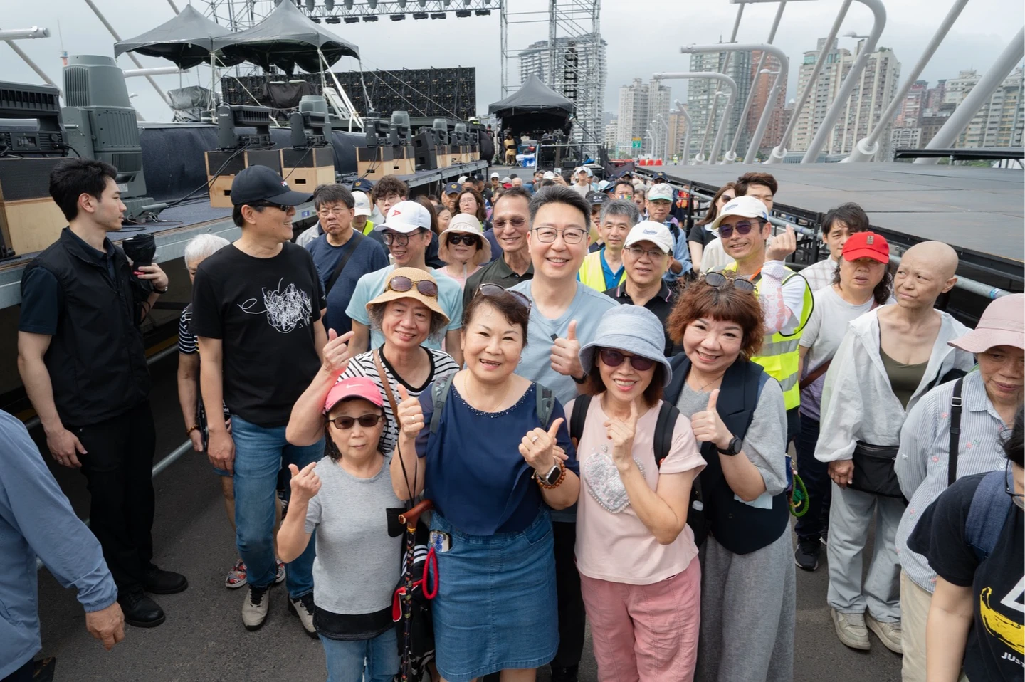 淡江大橋連假吸15萬人潮！5/9通車典禮6百台無人機＋雲門舞集《光鏈》