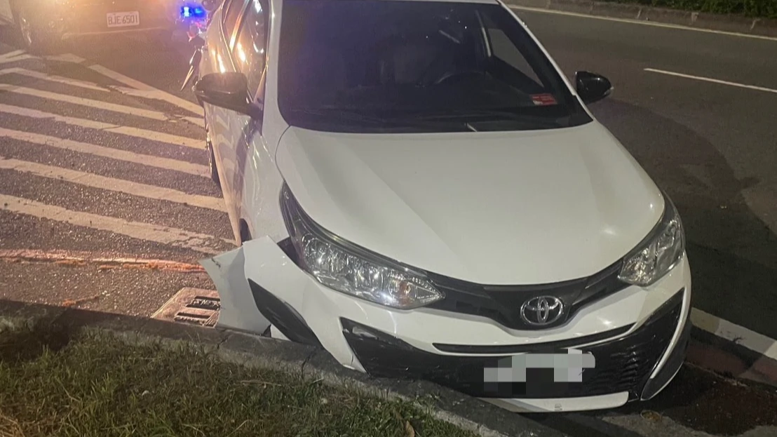 有片｜高雄爆槍響！男拒檢衝撞急逃遭警連開5槍　自撞落網搜出喪屍毒品 