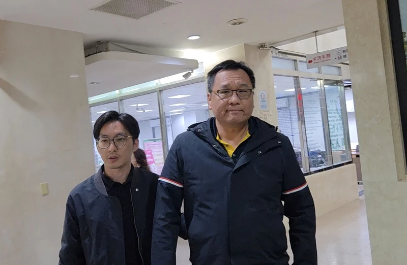 「模範警察」涉洩密10萬交保！3警助銷罰單　他50萬交保最重