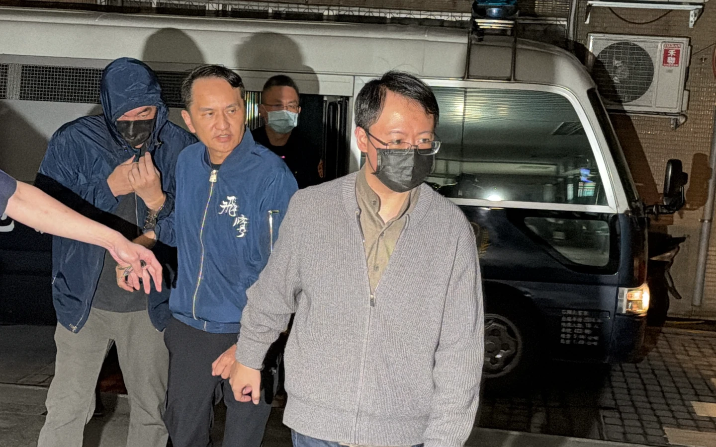 愛爾麗針孔偷拍驚見未成年！常如山聲押禁見狼狽上銬　檢籲被害人出面