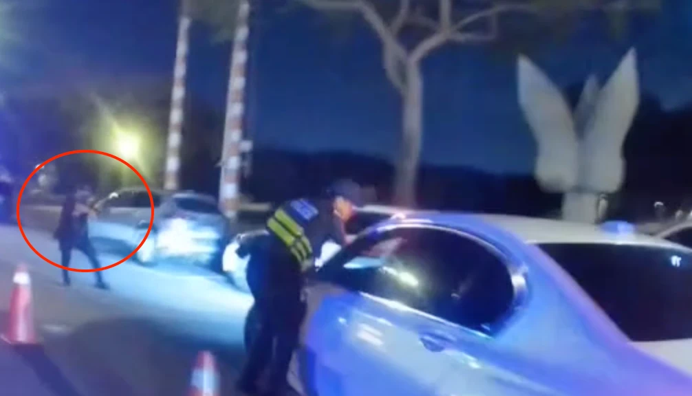 有片｜北市警路檢遭BMW撞倒！連開7槍攔不住　毒駕男逃到台中落網