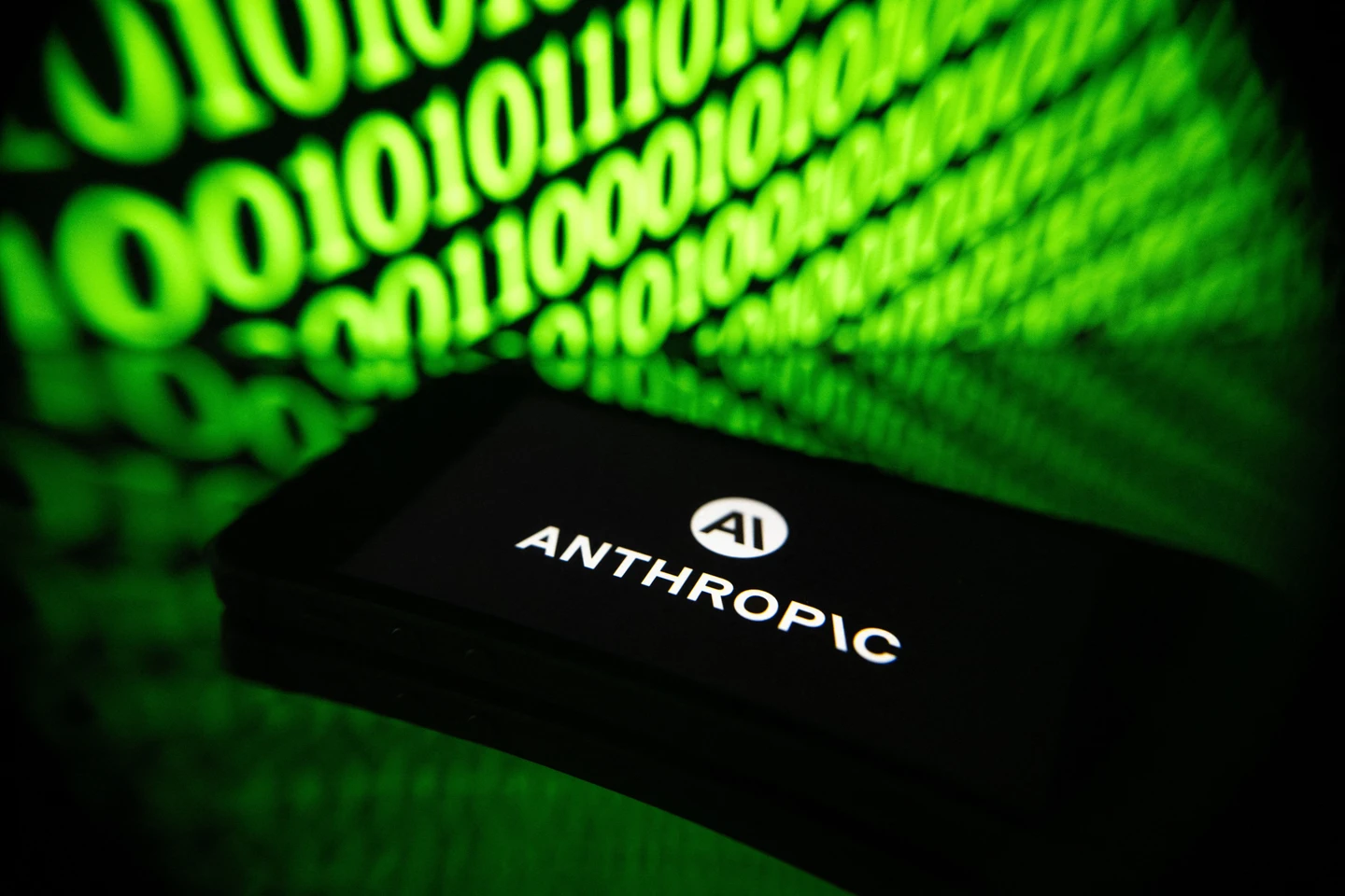 馬斯克神支援！Anthropic達成協議　包下SpaceX資料中心全部算力