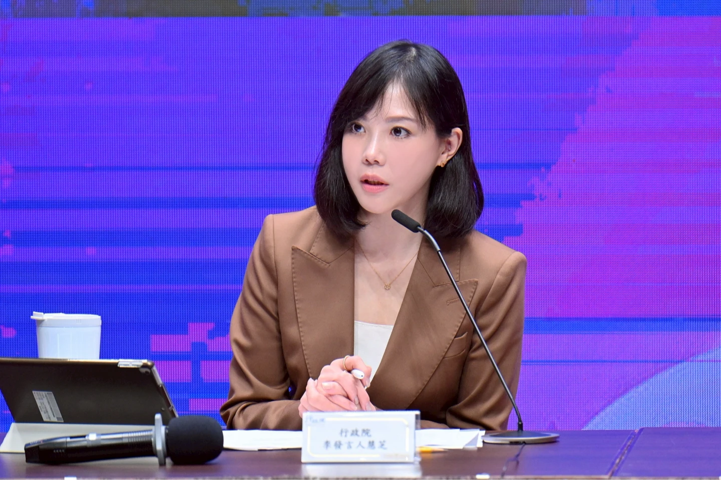 內閣官員下鄉宣講遭批是輔選　政院：跟大眾溝通是重要工作