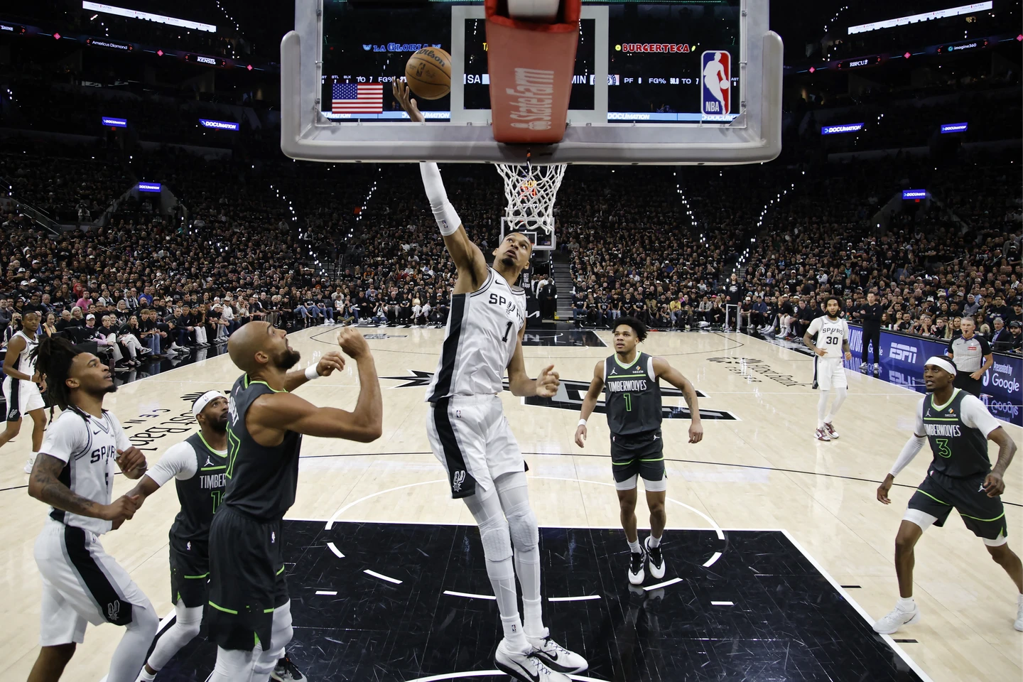 NBA｜馬刺G2打爆灰狼扳平系列賽　轟133分創隊近43年新高
