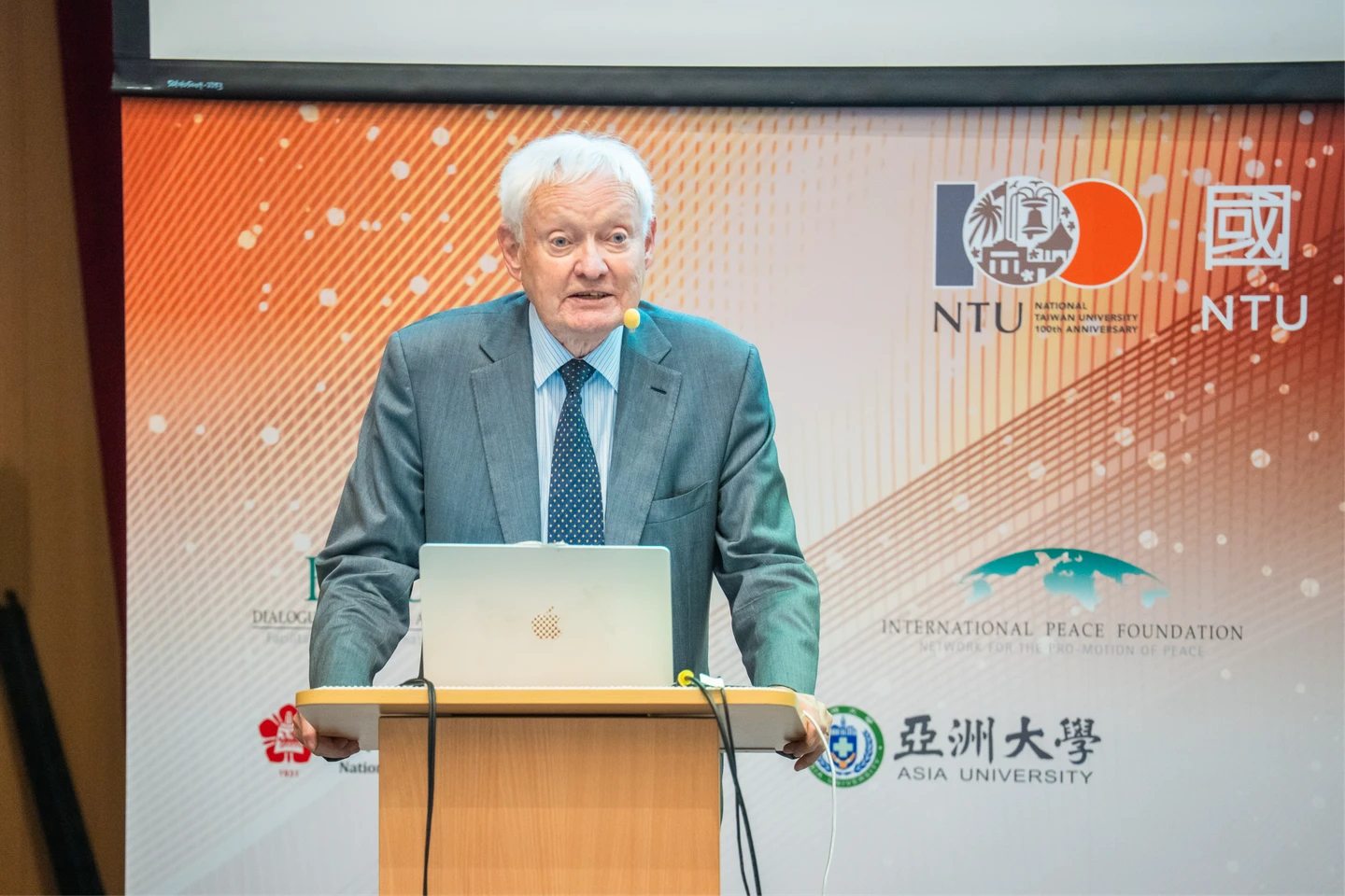 諾貝爾獎得主法蘭克台大演講　揭開低溫電子顯微鏡成抗疫功臣之路