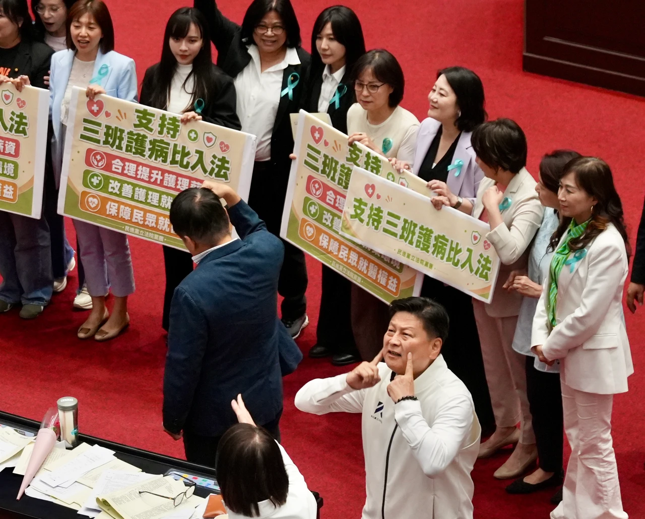 三班護病比還缺5千人力！2028年才上路　避免關床衝擊病人