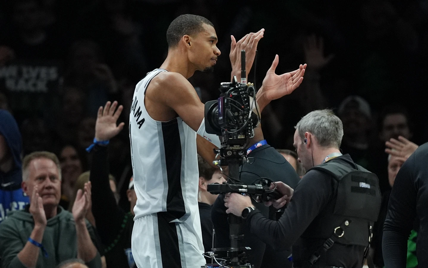 NBA｜文班亞馬生涯首次遭驅逐！馬刺末節被灰狼逆轉　錯失聽牌機會