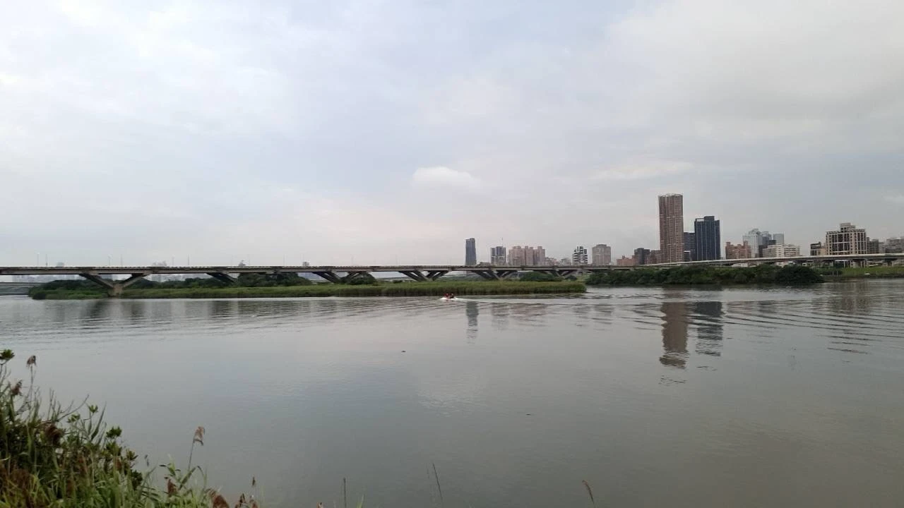曾獲路跑冠軍！文大橄欖球隊員跳河救落水老翁　遭沖走失聯