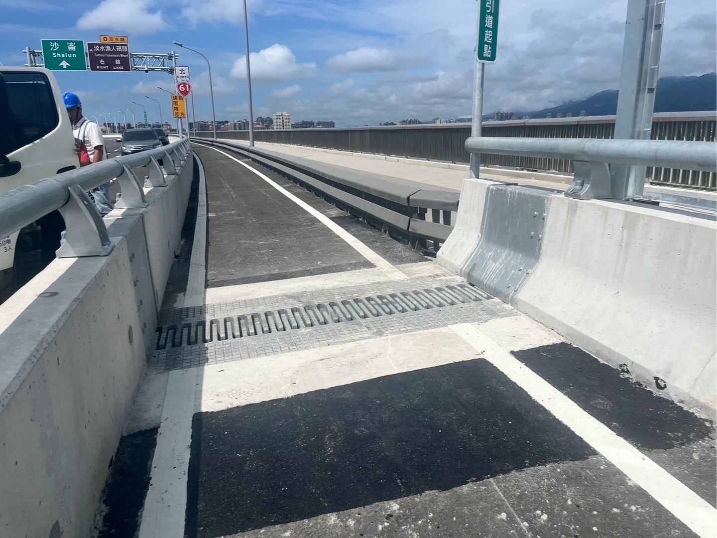 淡江大橋遭控「殺人刨刀」！公路局點名火花羅勿再造謠　別拿施工收尾片混淆視聽