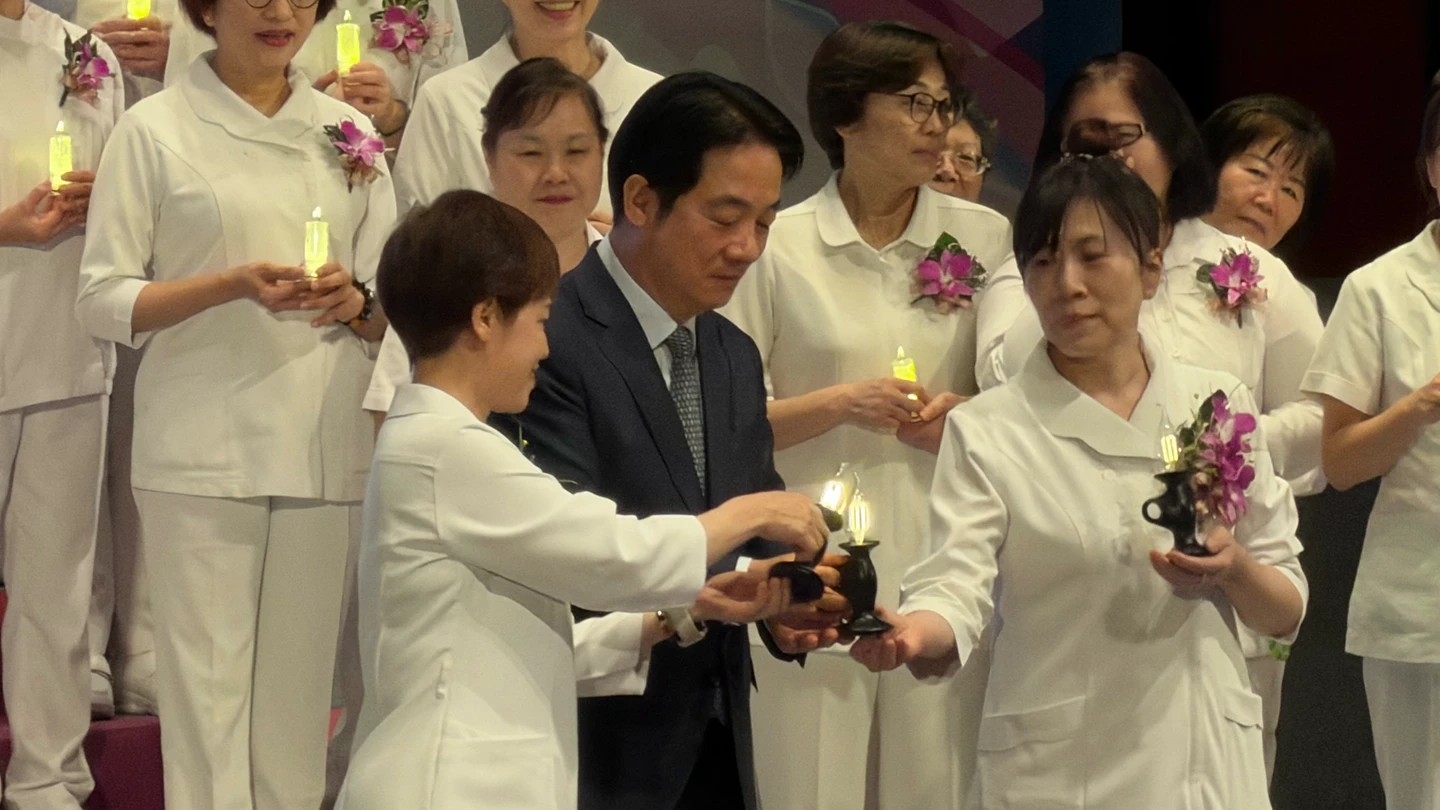 護師節大禮！總統賴清德宣布：三班護病比明年520分階段實施