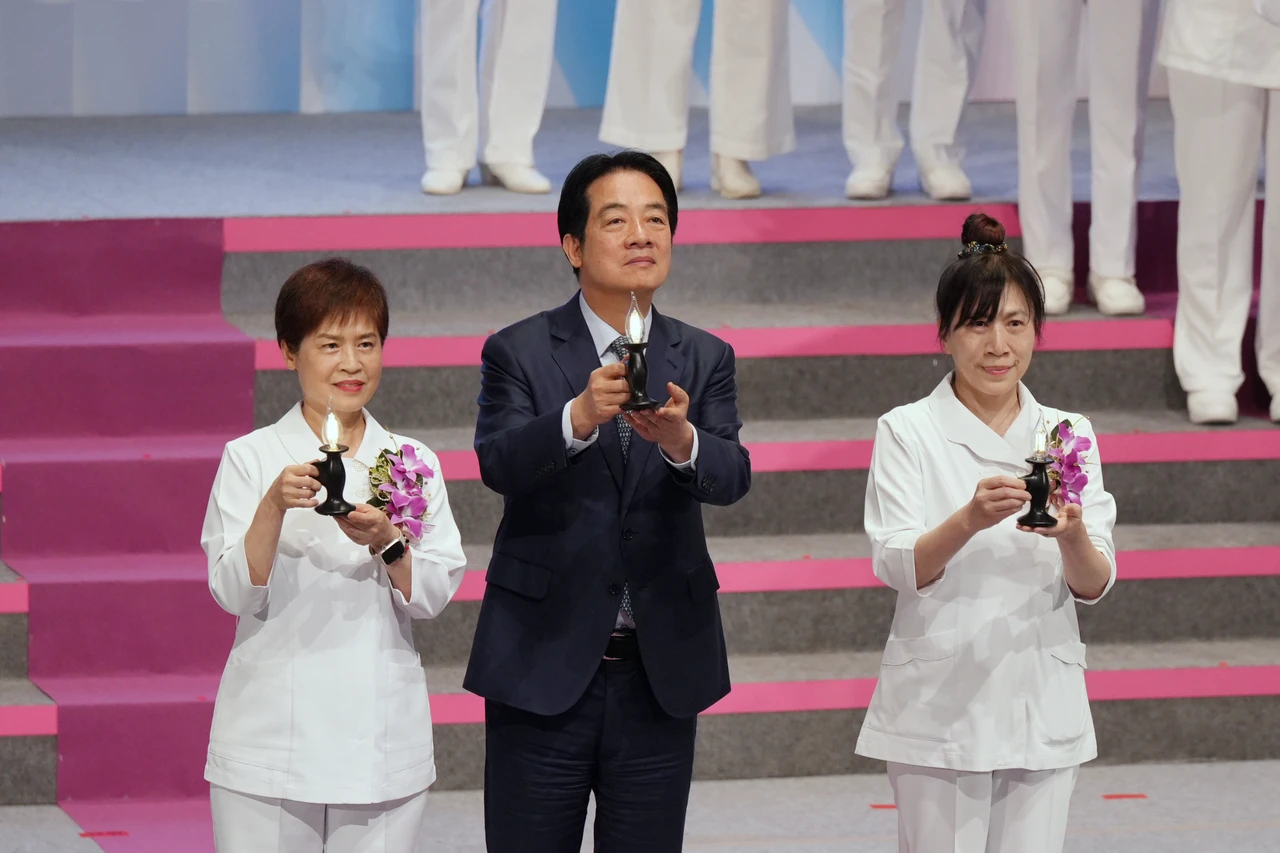 護師節大禮！總統賴清德宣布：三班護病比明年520分階段實施