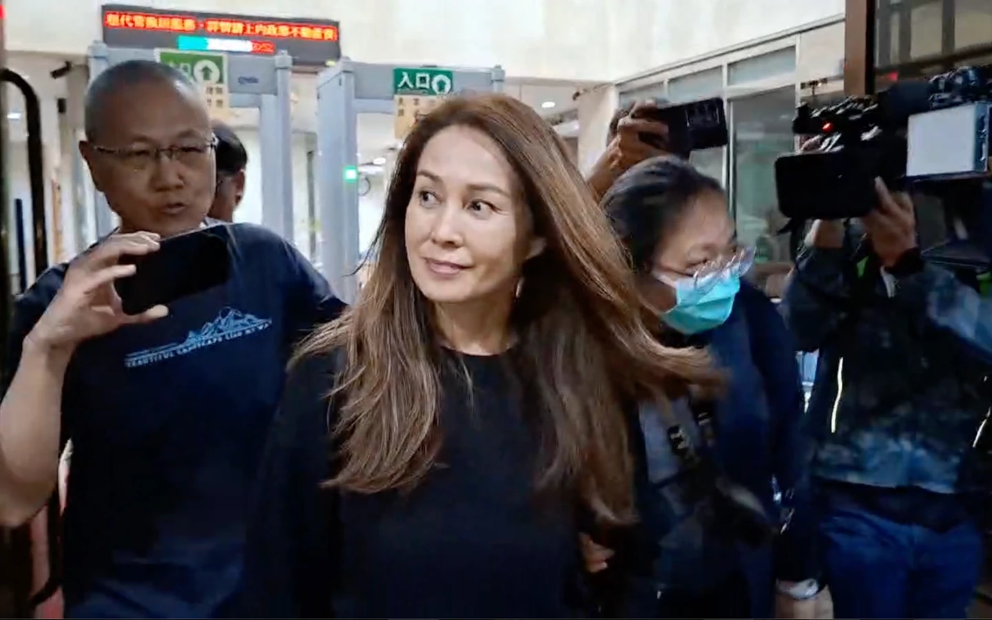 高金素梅涉詐助理費3罪纏身！北檢應訊4hr請回　燦笑：我會勇敢面對