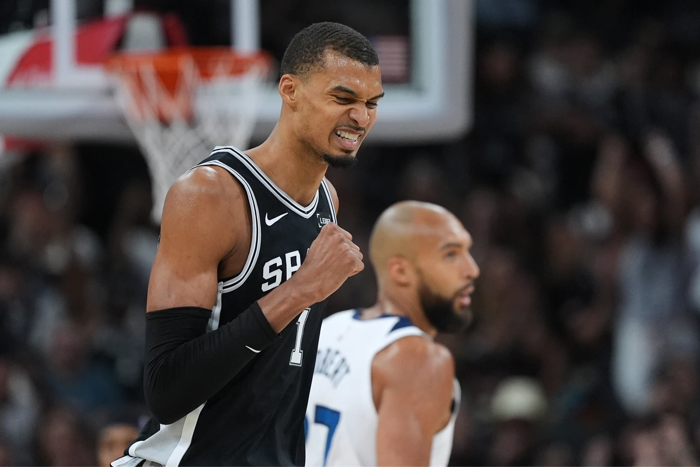 NBA｜文班亞馬再繳全能表現　率馬刺獵灰狼系列賽「聽牌」