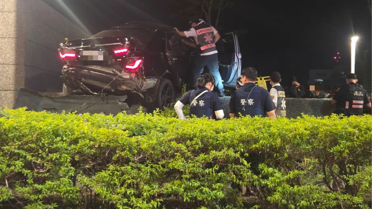 高雄男酒駕撞爛3車飛衝捷運站　女友鬼扯「我開的」頂包慘了