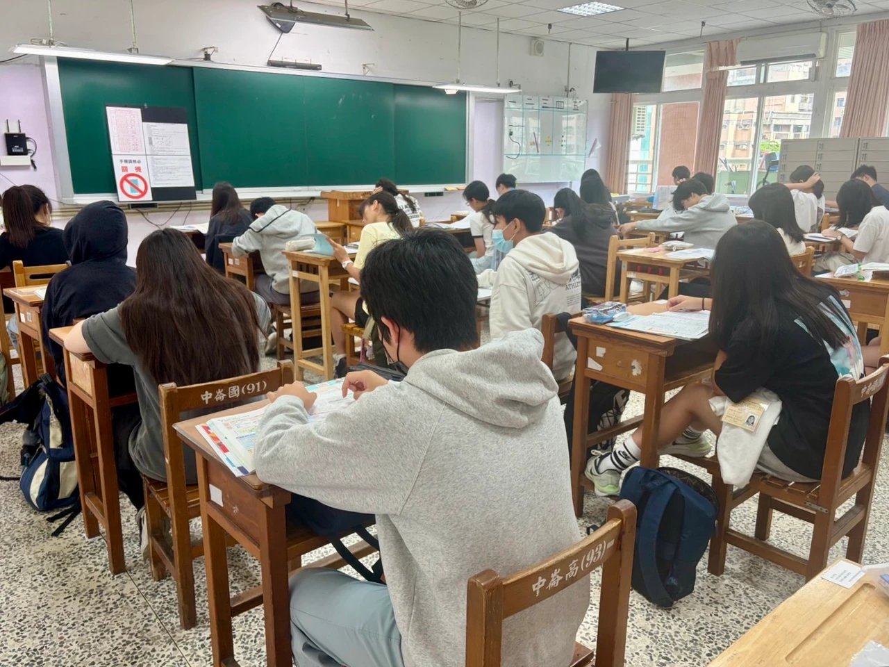 會考｜社會科圖表題占比逾5成　天災農損、法國臭蟲危機入題