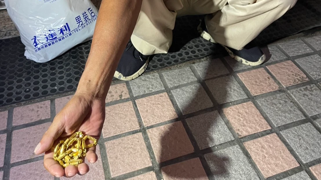 有片｜8旬翁散步金鍊突遭扯走！65歲「迷航賊」腳踏車亂竄銷贓　10小時落網栽了