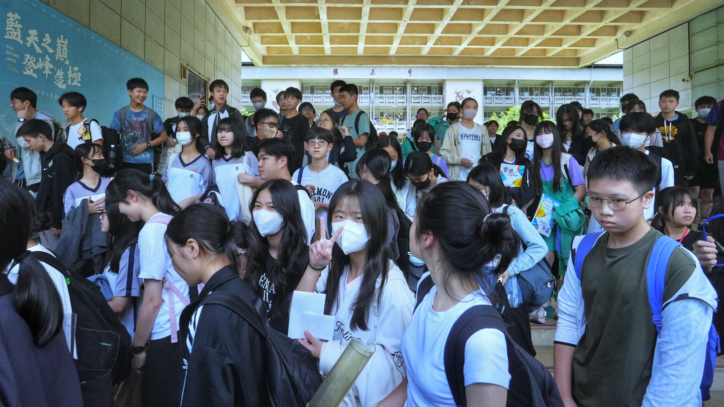 會考｜自然科文字多！7成題目有圖表　打鼾、酸雨報導比較入題