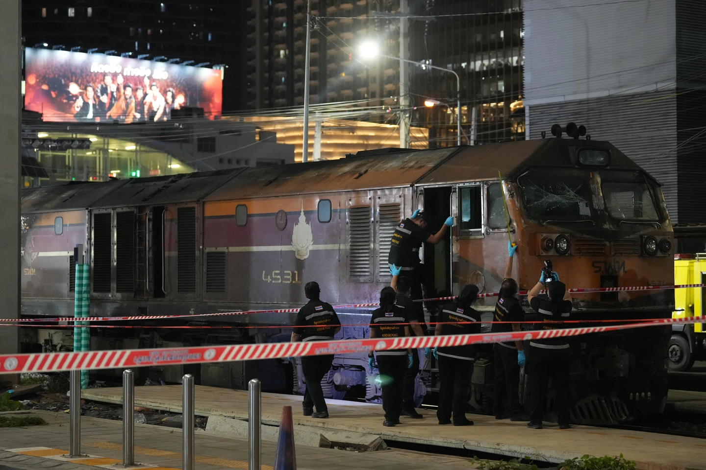 火車司機無照毒駕！曼谷列車撞巴士8死32傷　肇事時人不在駕駛室還變裝卸責