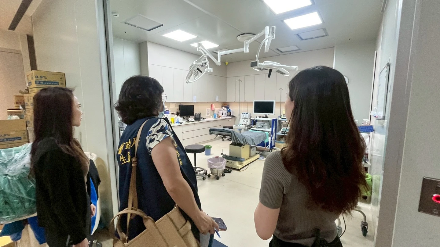 高雄君綺診所查見27支監視器！手術室「私密全錄」　衛生局重罰50萬停業半年