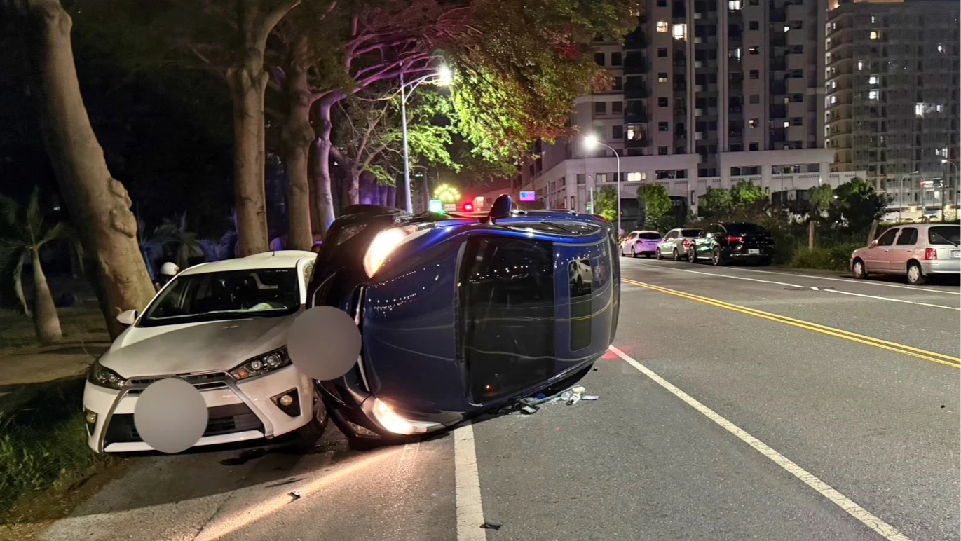 有片｜開車氣喘快發作！他急找噴劑失控撞車側翻　醫曝自救關鍵