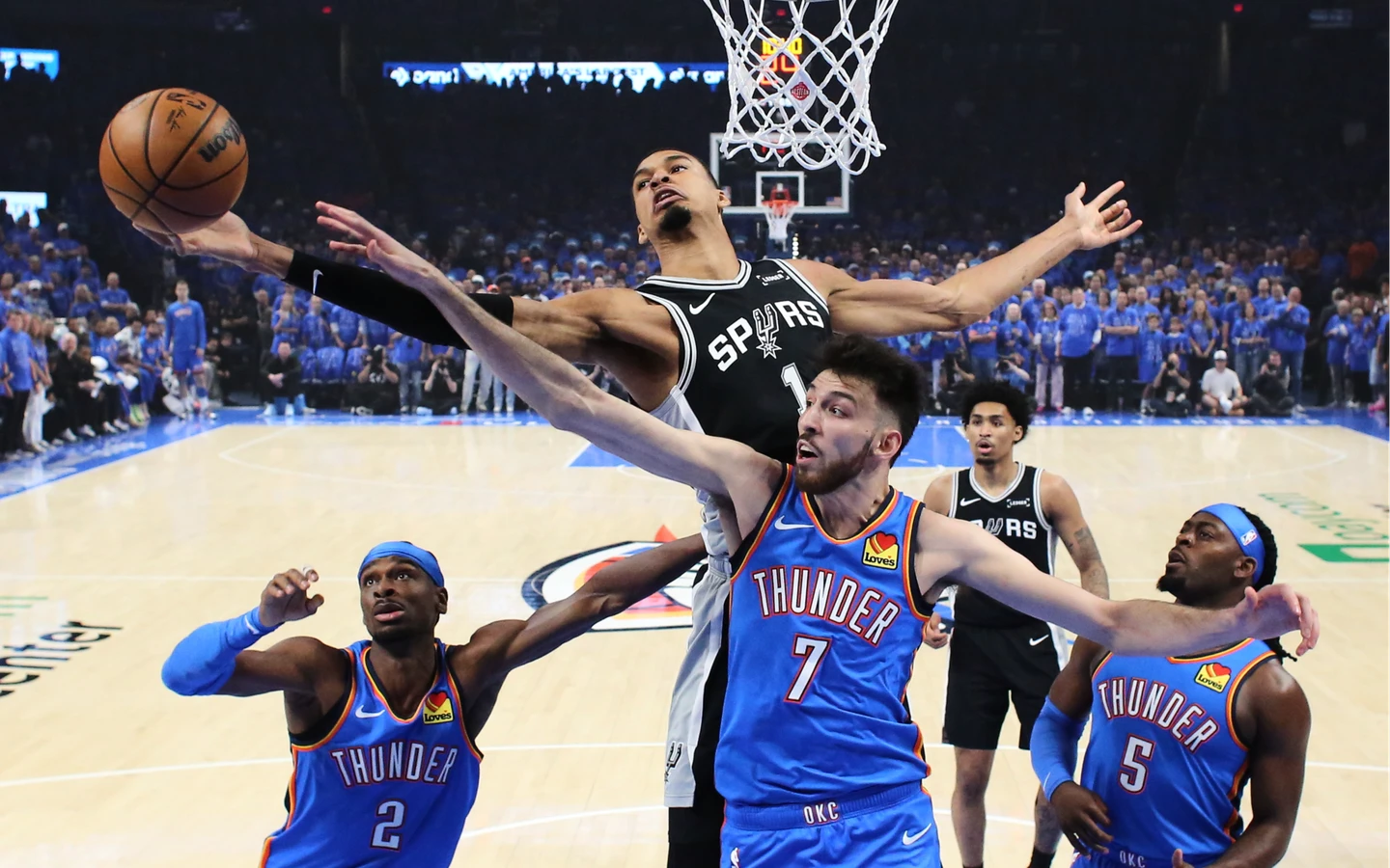 NBA｜雷霆唯一剋星！文班亞馬41分24籃板再寫超狂紀錄　馬刺西決拔得頭籌