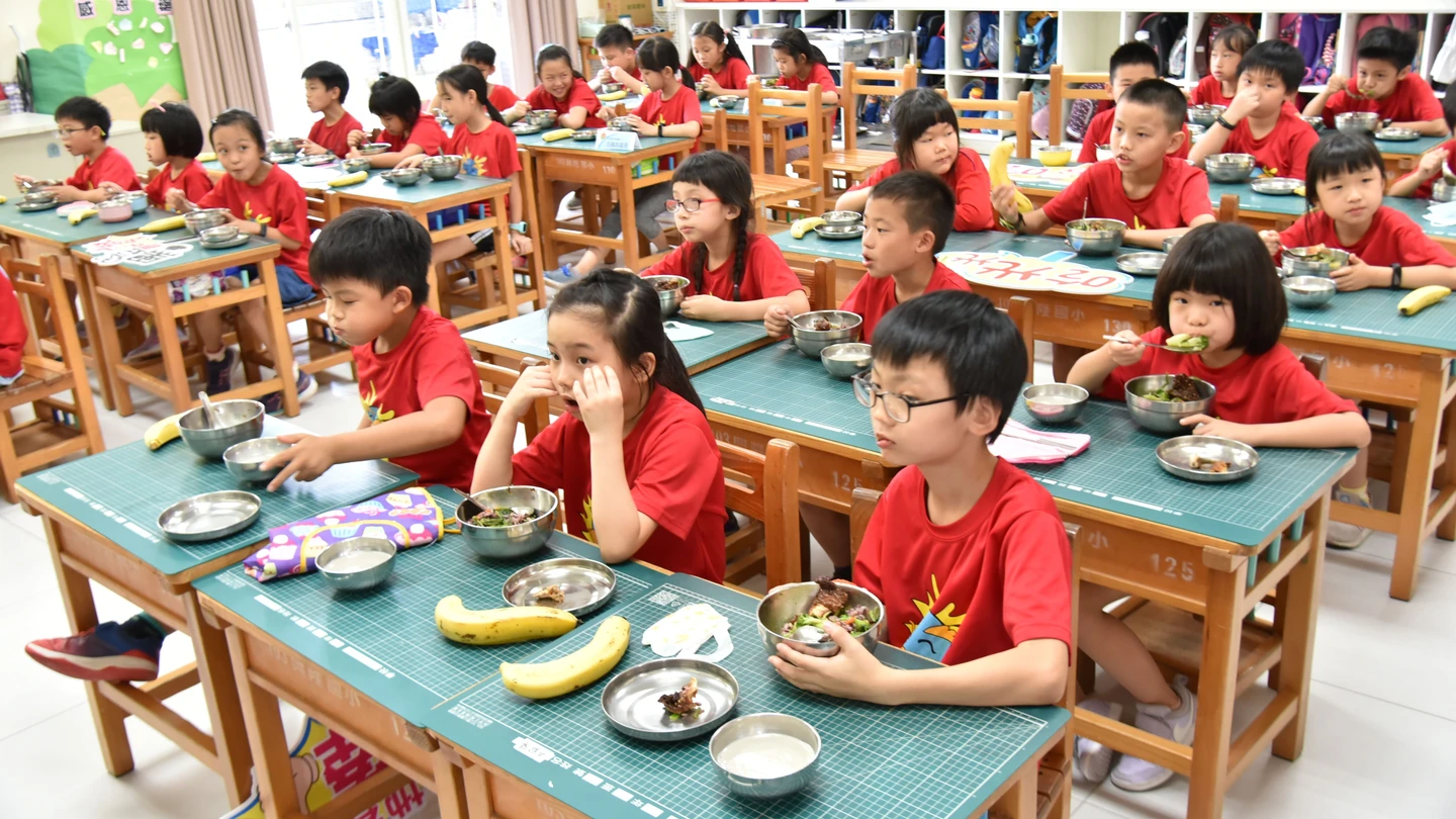 砸億元抗漲！新竹縣免費營養午餐25年最大升級　餐費加碼、有機米蔬吃更多