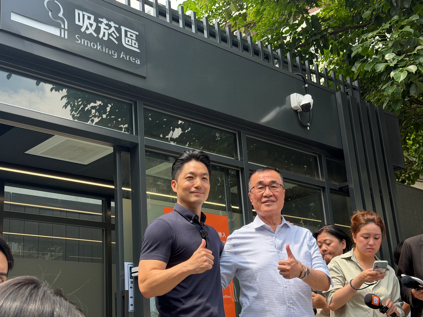 合體蔣萬安視察中山吸菸室！李四川喊「納入政見」：新北耶誕城先執行