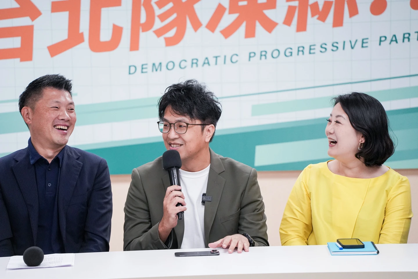 蔣萬安酸別亂丟垃圾！沈伯洋回擊：老鼠不吃我、只吃掉在地上的垃圾