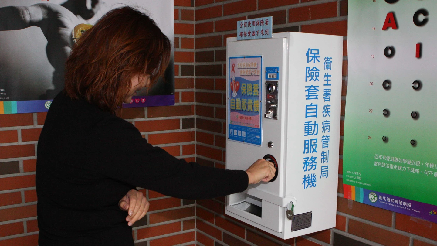 保險套喊漲！台中逆勢擴增67台販賣機　這地方平均一個僅2元