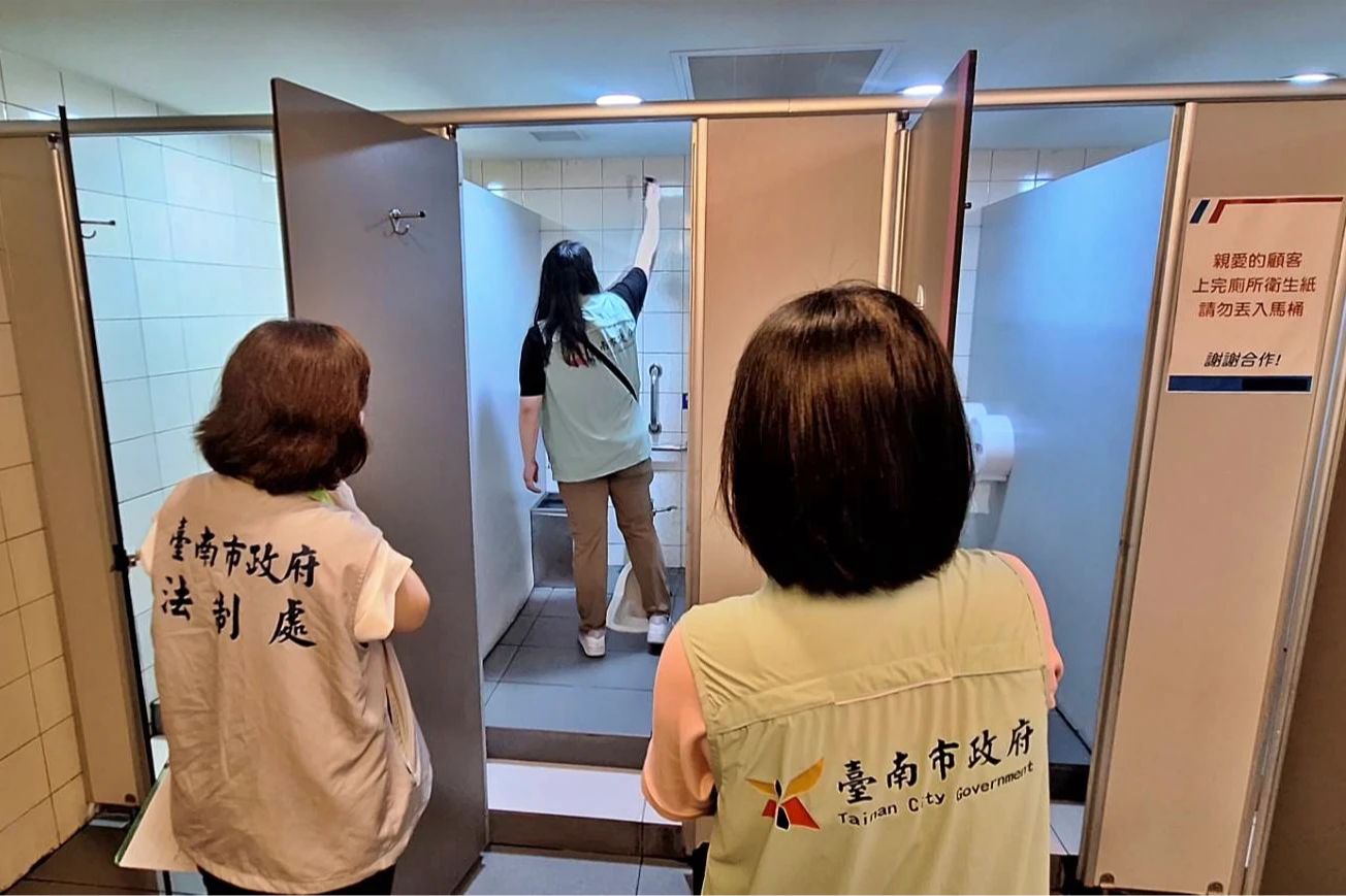 台南擴大反偷拍！持偵測器狂掃賣場試衣間、廁所　下一步鎖定各大百貨