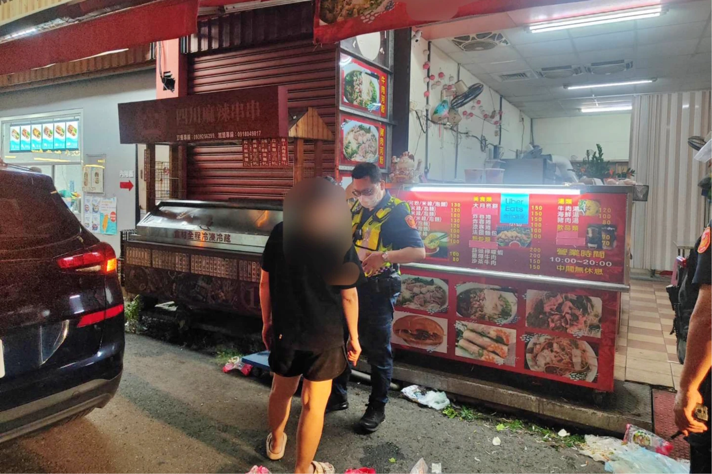 火爆片｜垃圾推車輕碰愛車！高雄男暴怒揮拳猛踹闆娘　3罪送辦