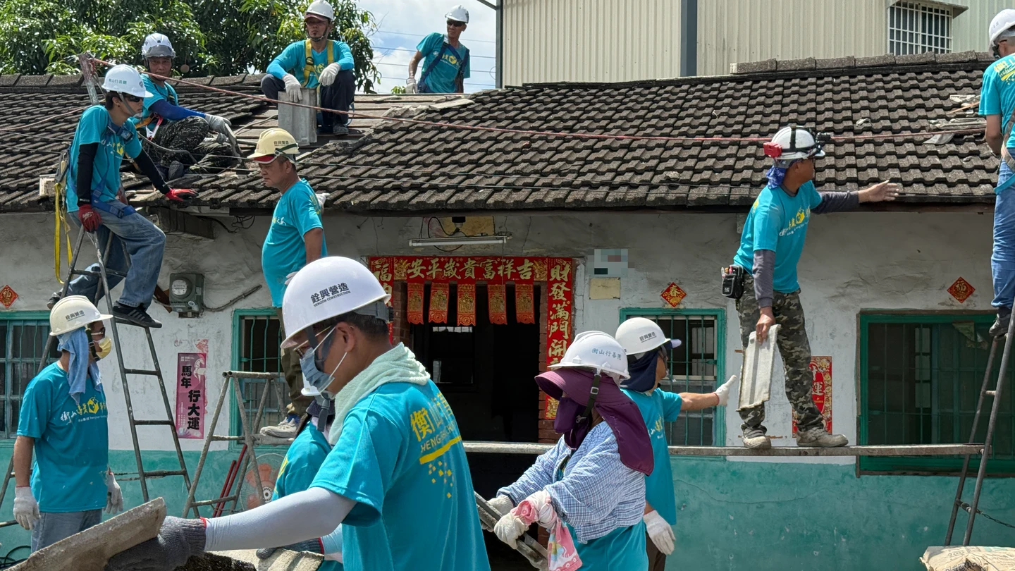 屏東內埔80歲嬤住漏水危樓「下雨就接水」　營造公司出手救祖厝