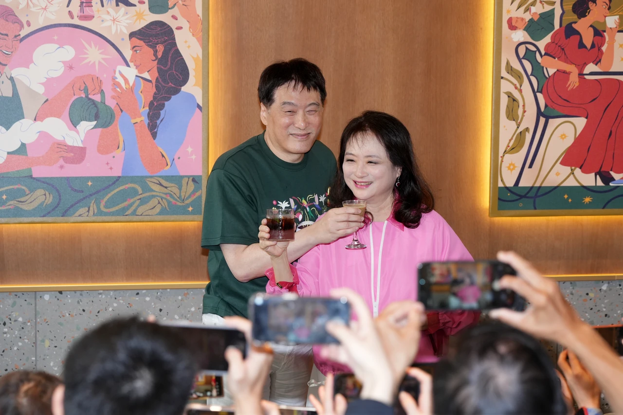 羅智先親揭星巴克、康是美雙600店命名　「愿秀門市」借花獻佛