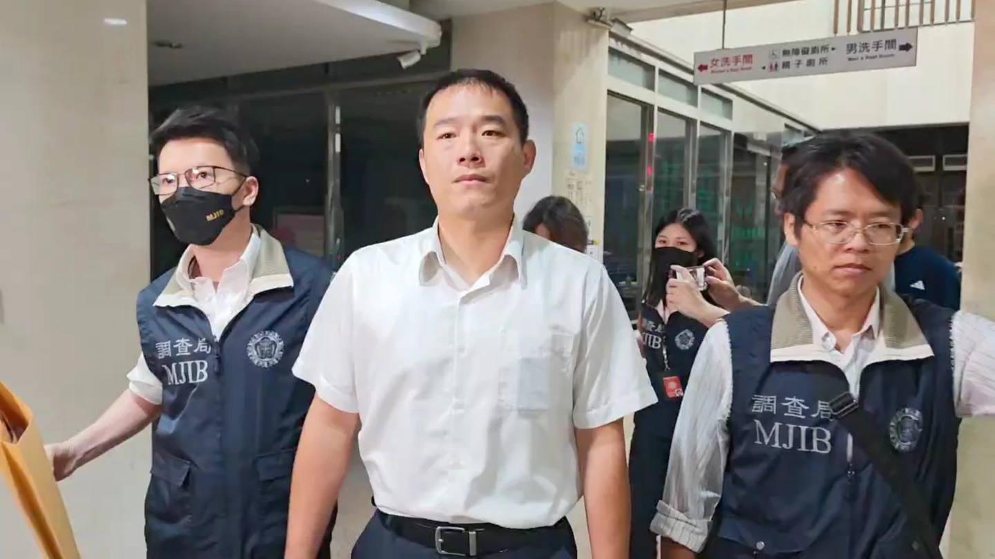 鍾文智落跑燒出一票警洩密！警政署專員聲押禁見　母涉洗錢50萬交保
