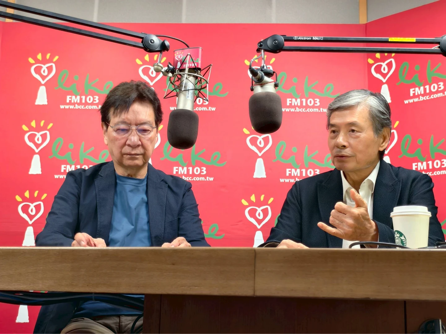 疑蕭旭岑與台商「手捧現金照」遭嗆歧視　趙少康問鄭麗文：那妳如何解釋？