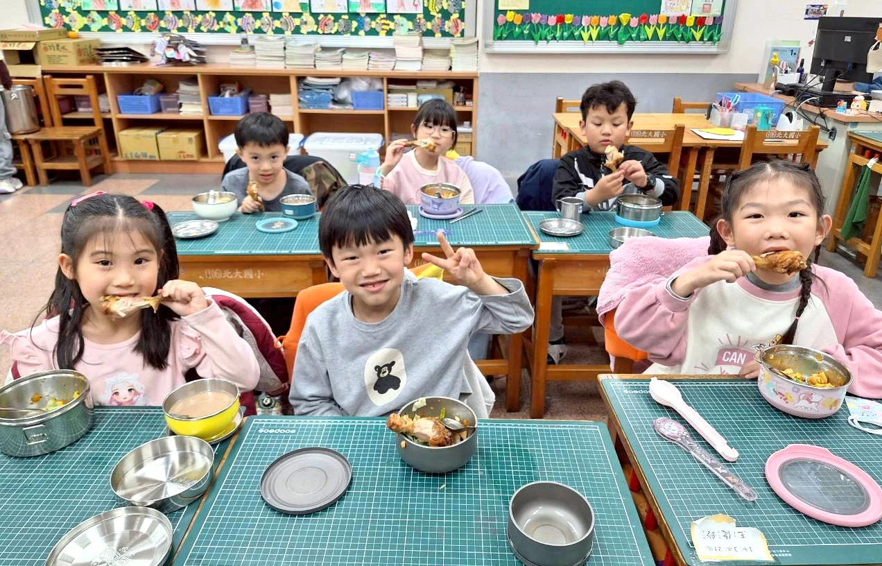 新北國中小免費營養午餐8／31上路！32.3萬學生受惠　三大配套同步升級