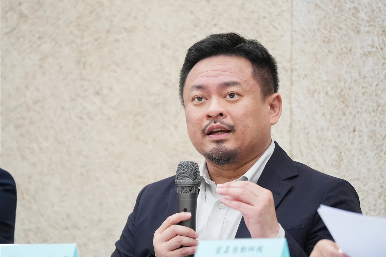 主管下班後傳Line算職場霸凌嗎　洪申翰：要符合5大要件