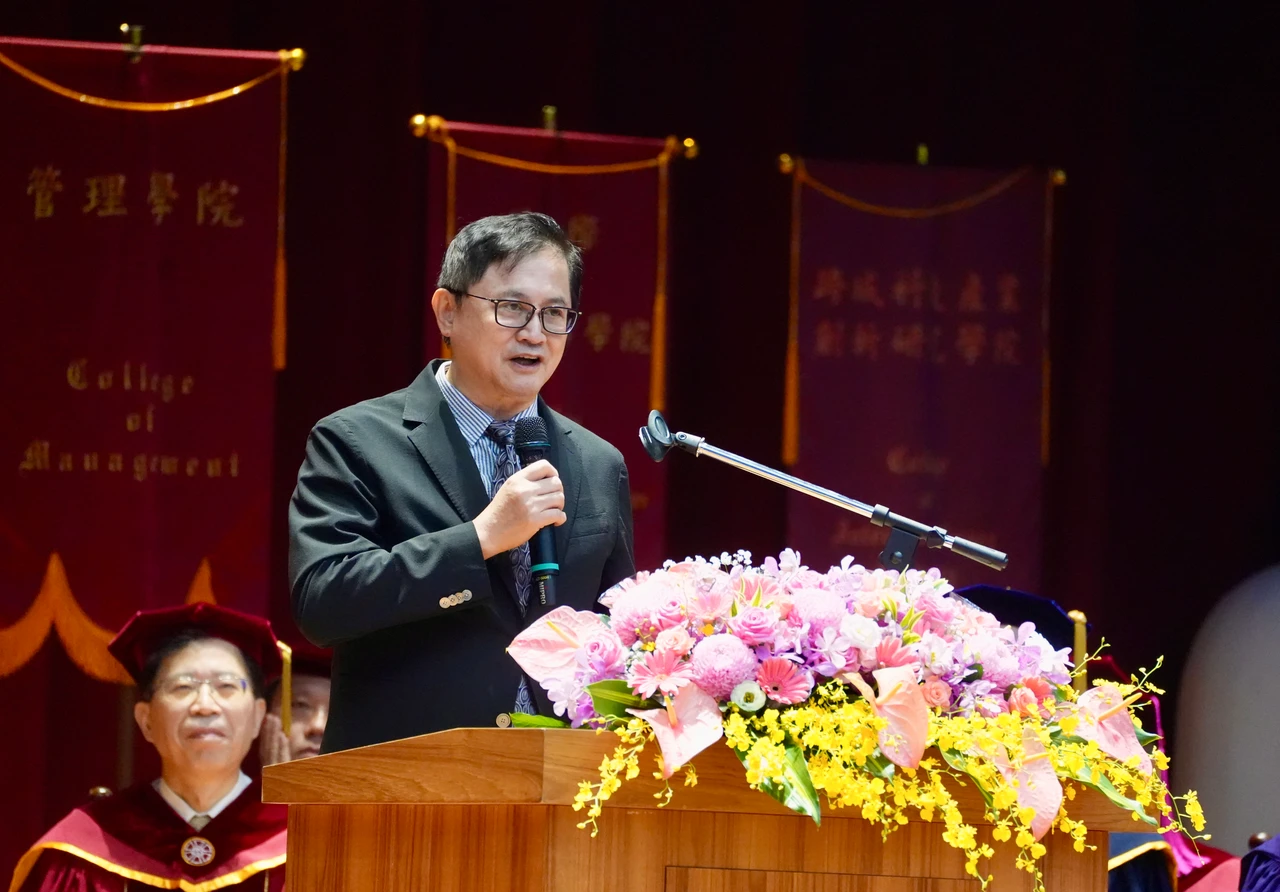 童子賢赴台師大畢典演講！以賈伯斯、黃仁勳為例　要大家自己定義人生題目及答案