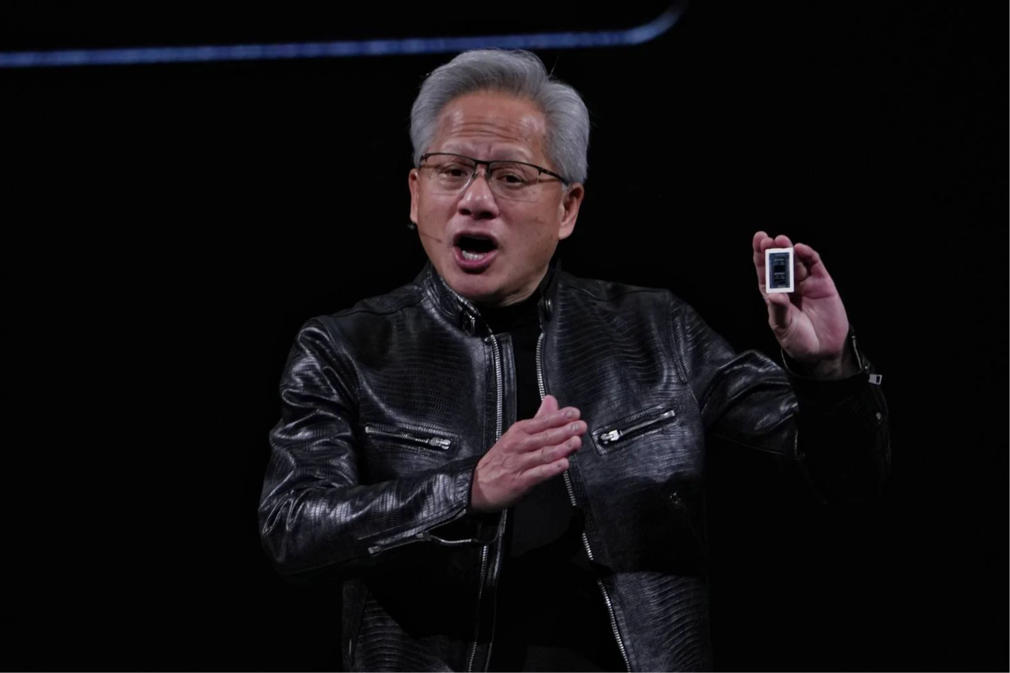 直播中｜黃仁勳展示「聯發科N1X晶片」　能執行代理程式、運行輝達所有應用