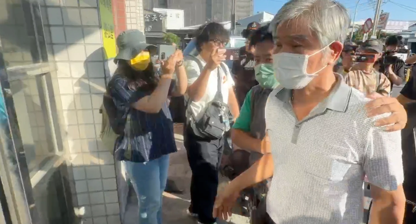 T-34墜毀｜2殉職飛官家屬殯儀館痛哭！　盧季佑父淚崩：沒想到這次是我兒子