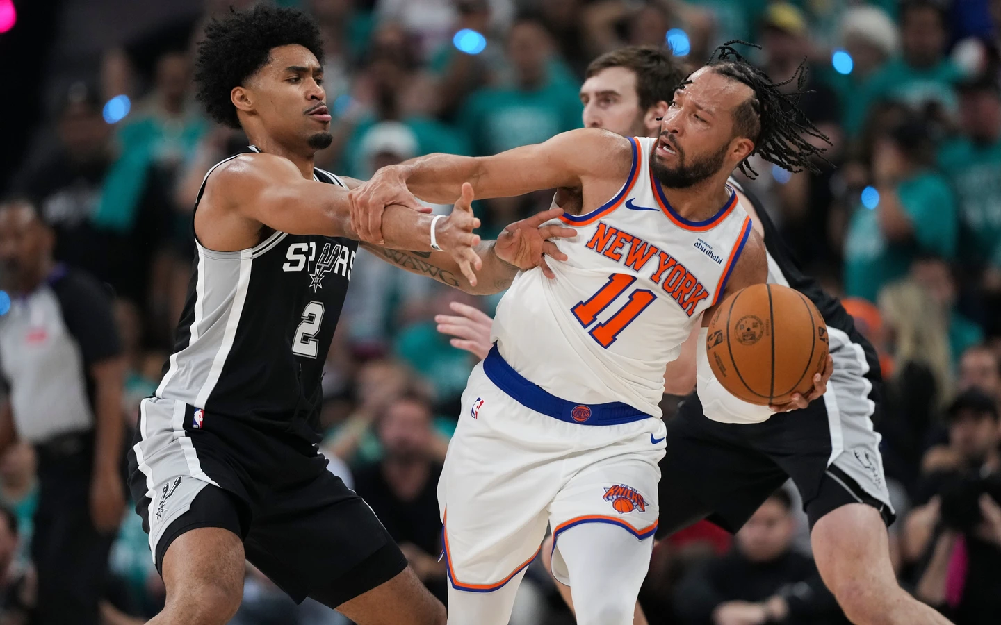 NBA｜上次總冠軍賽贏球「Nokia手機正火」！尼克一波流逆轉馬刺　豪取季後賽12連勝