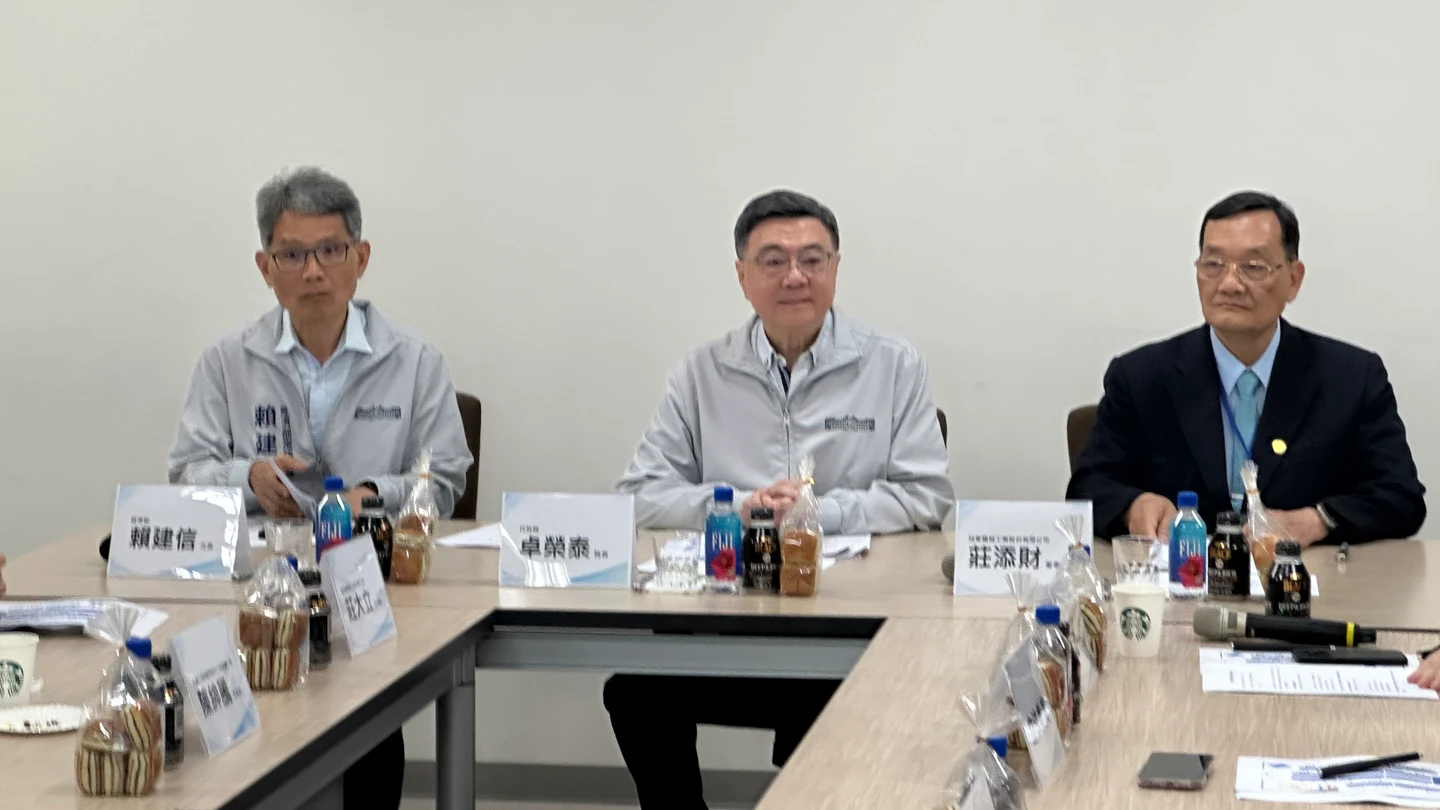 機器人列AI新十大建設！卓榮泰訪旭東機械揭藍圖　8年砸千億助中小企業升級
