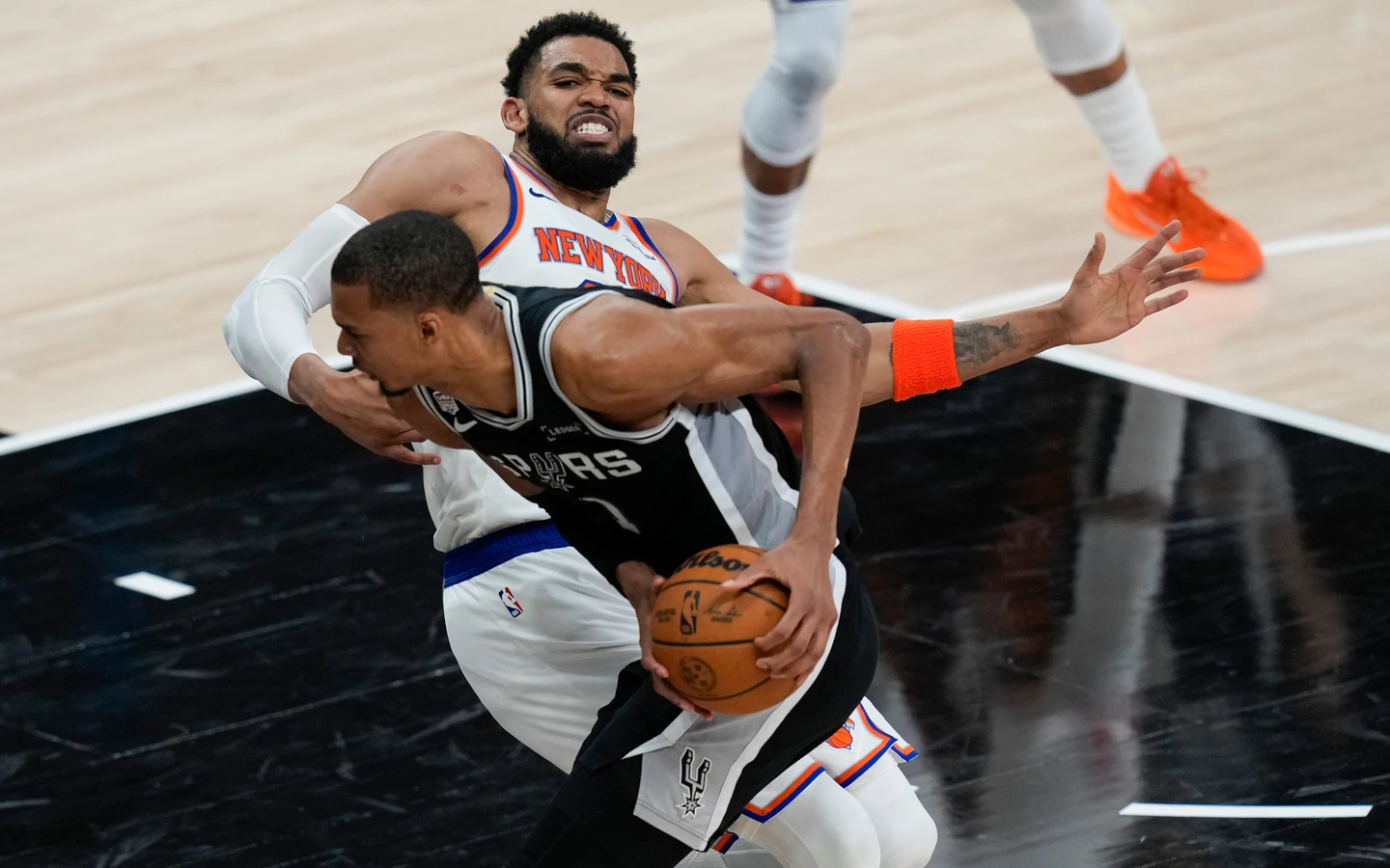 NBA｜法國怪物也有剋星！文班亞馬總冠軍賽首戰對上他「12投2中」
