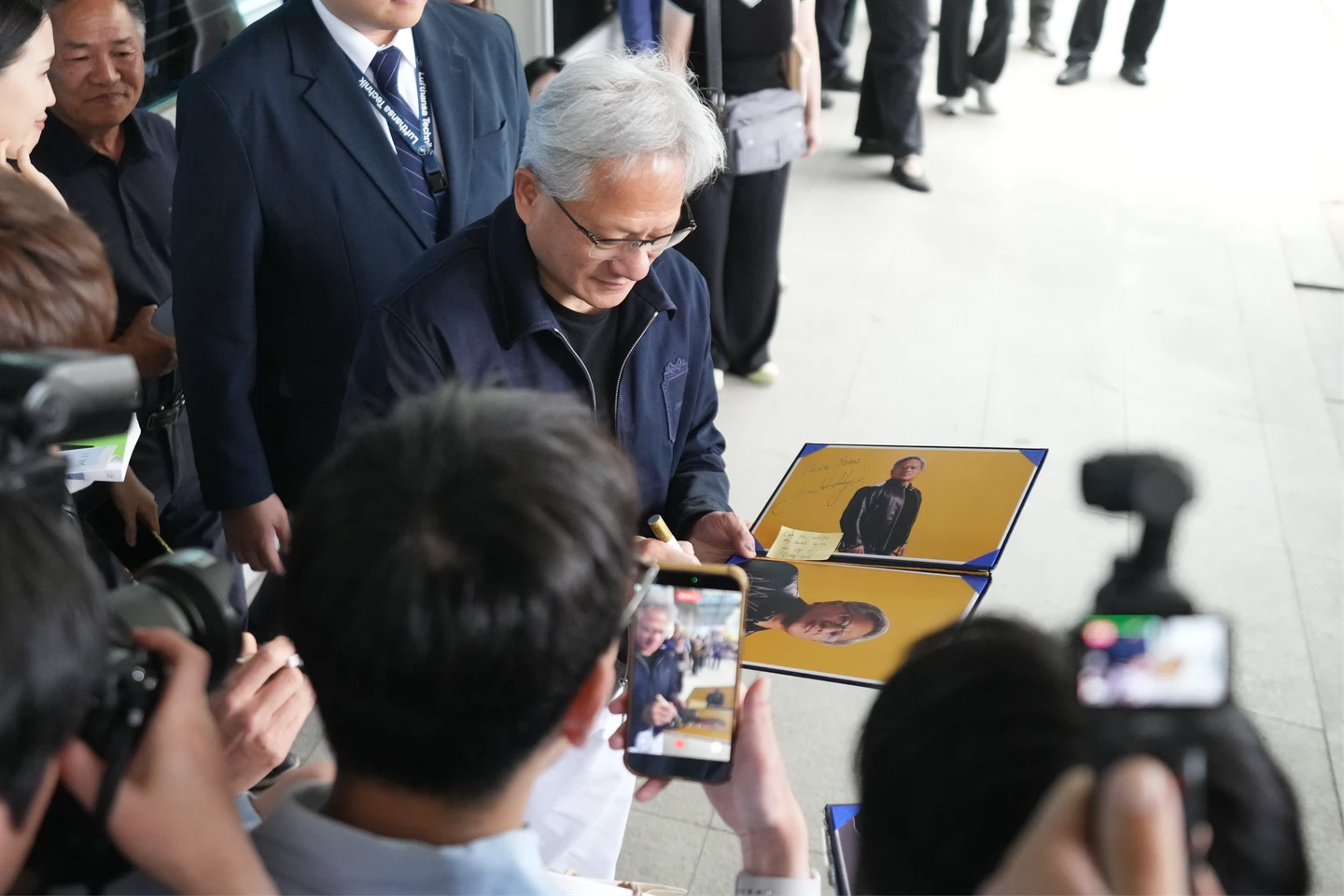 黃仁勳今晚與韓廠大咖聚餐　魏哲家曝「有跟台積電商量，要吃哪種雞肉我都知道」