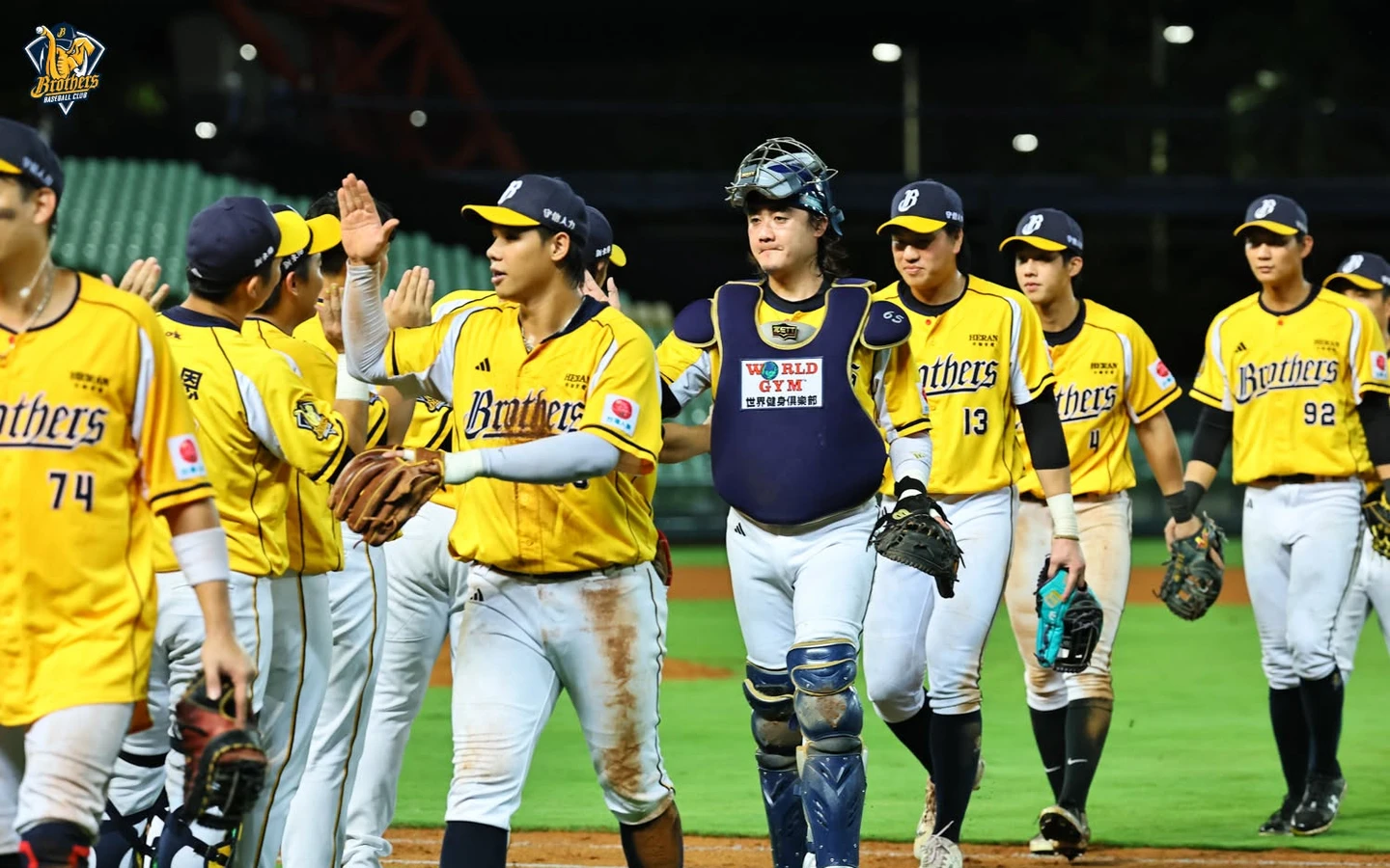 中職｜百萬象迷發威！硬把「藍天」變「黃海」　兄弟明星賽票選全部奪還