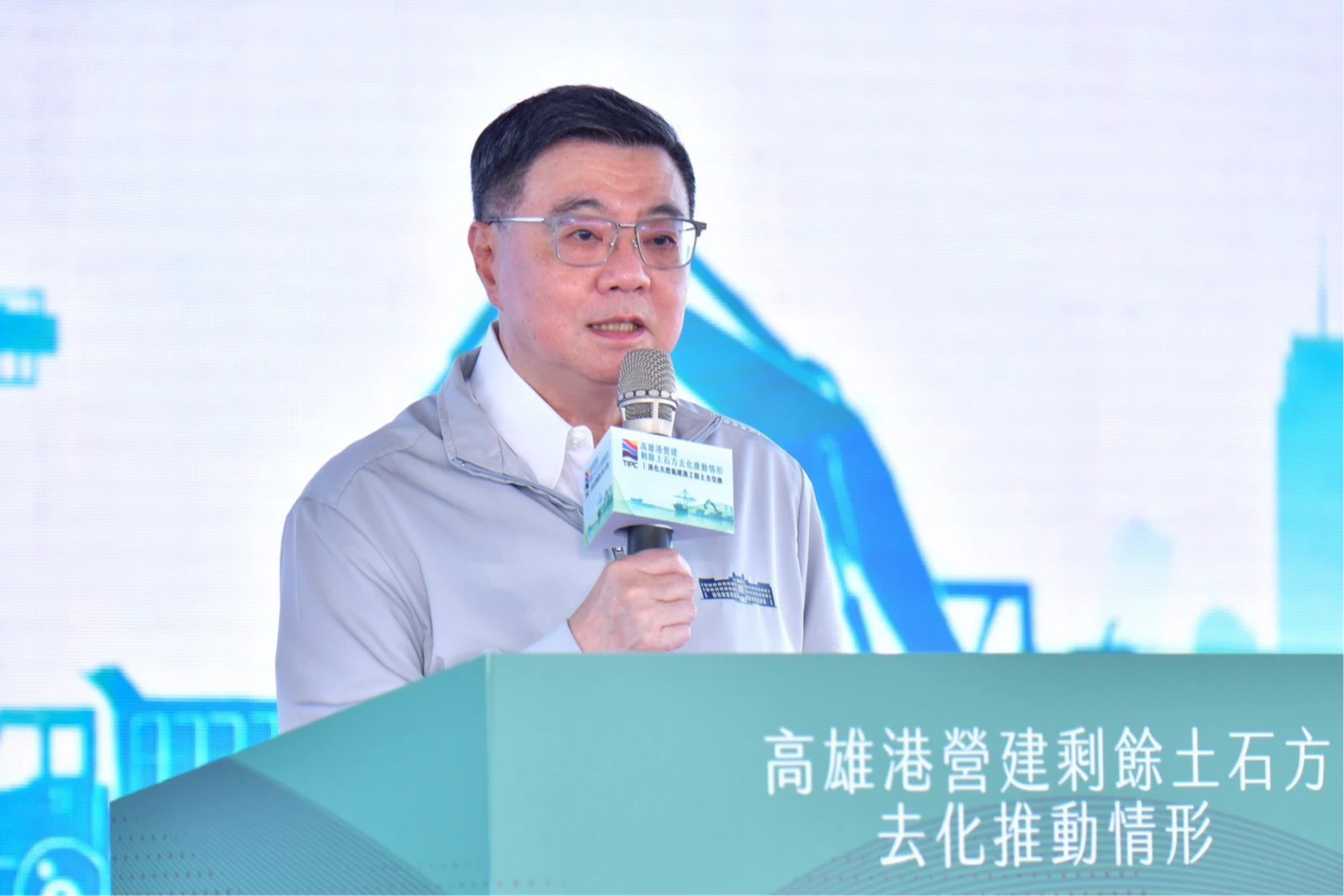 卓榮泰今視察高雄港土方去化　南星計畫可支應多年需求