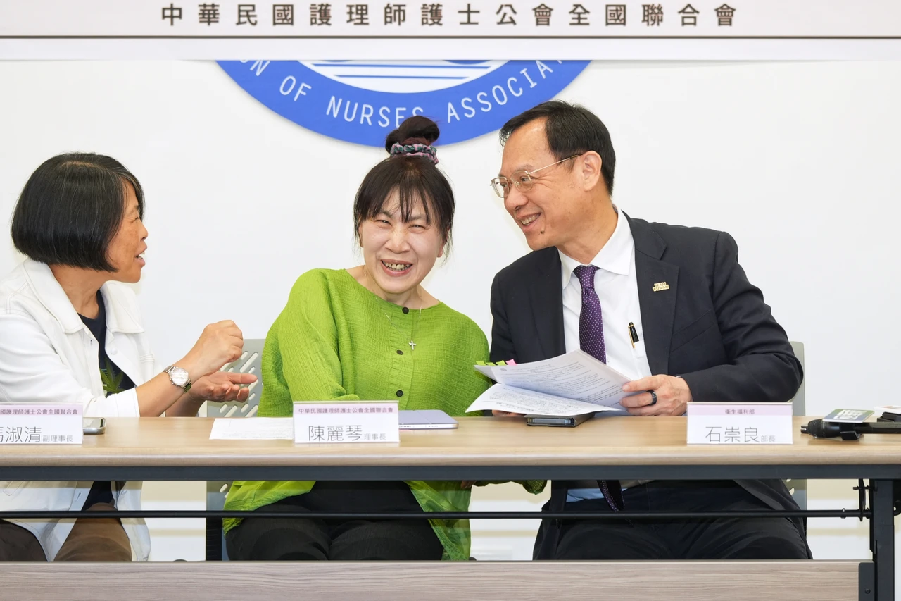 石崇良闢謠！「和陳麗琴感情好到超乎想像」　宣布三班護病比時程最慢後天預告