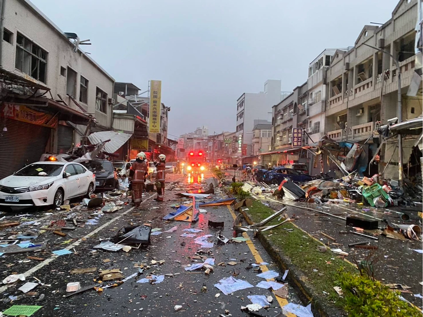 氣爆片曝光！新竹便當店被炸出大洞2命危、街上一片狼藉　居民驚：以為園區爆炸
