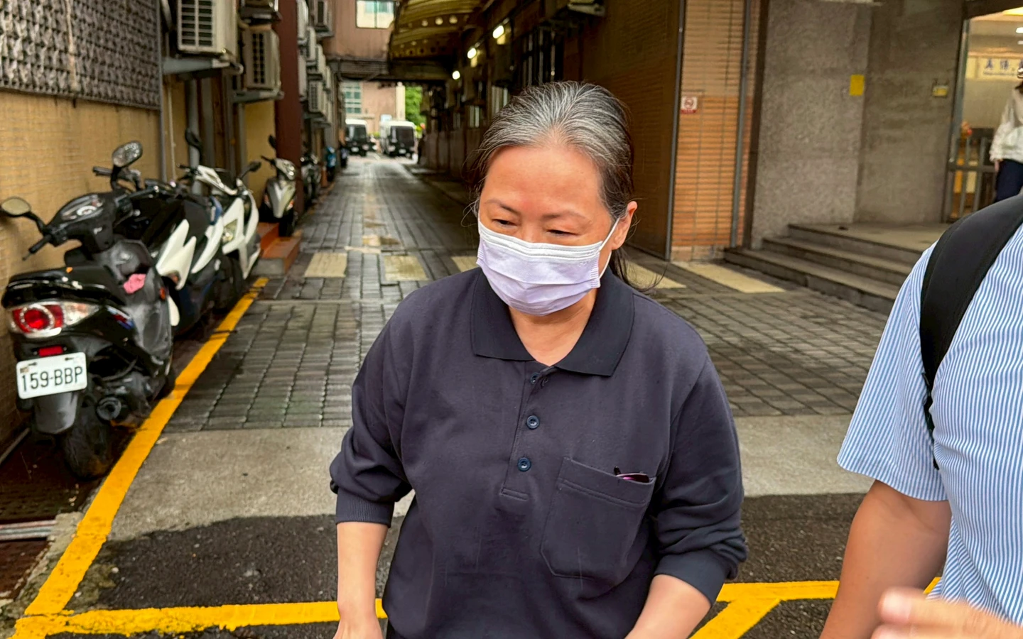 電子腳鐶爆缺貨！徐春鶯200萬交保取消科技監控　羈押195天現身重獲自由
