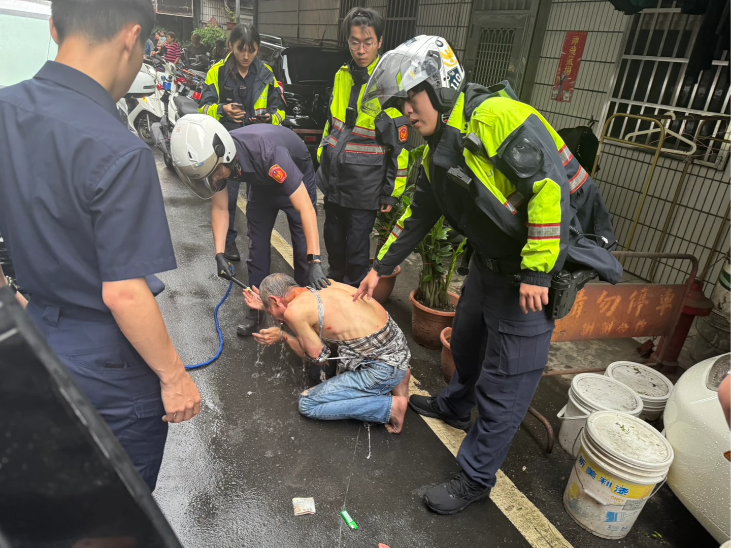 板橋警當街連開8槍！男疑毒駕拒檢急逃　警猛追5.2km逮人搜出毒品